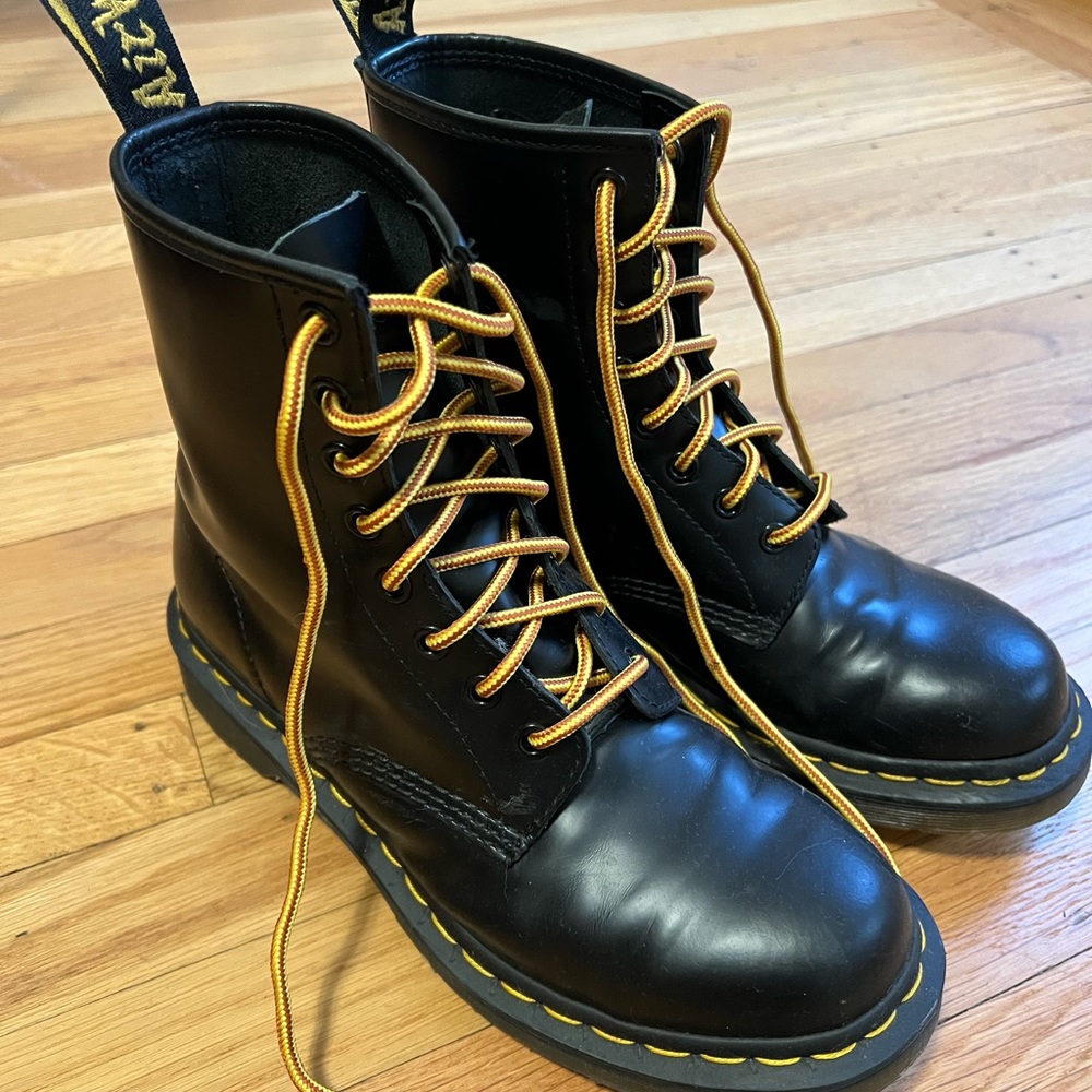 Dr martens black leather 8 eye boots size 8